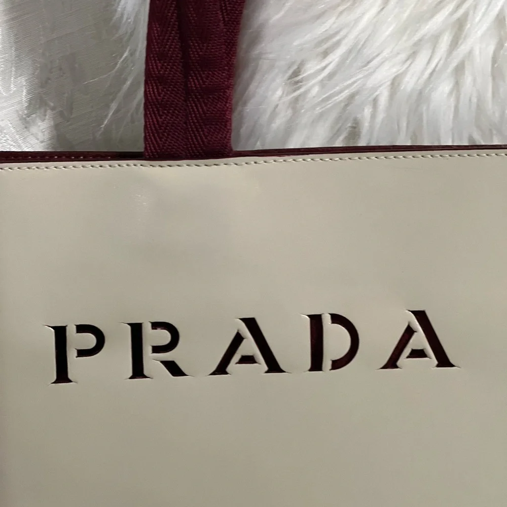 Authentic VINTAGE Prada Vitello Shopping Tote and Pouch - Picture 3 of 8
